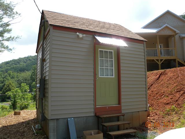 A picture of the property located at 10 SASSY LN, ASHEVILLE NC 28805.