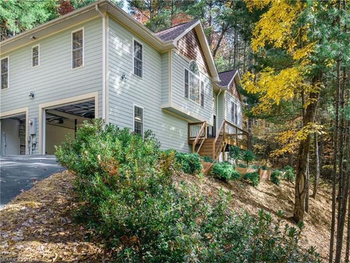 A picture of the property located at 185 PATRIOTS DR, ASHEVILLE NC 28805.