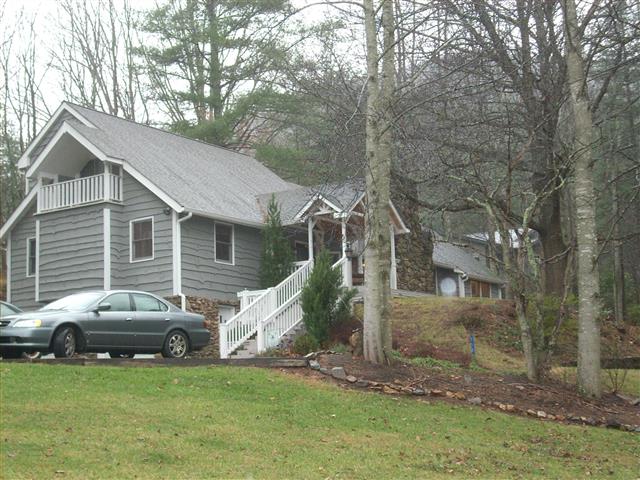 A picture of the property located at 115 ASHLEY CIR, ASHEVILLE NC 28805.