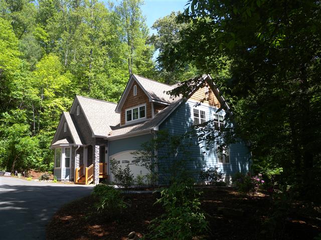 A picture of the property located at 17 BOHEMIAN LN, ASHEVILLE NC 28805.