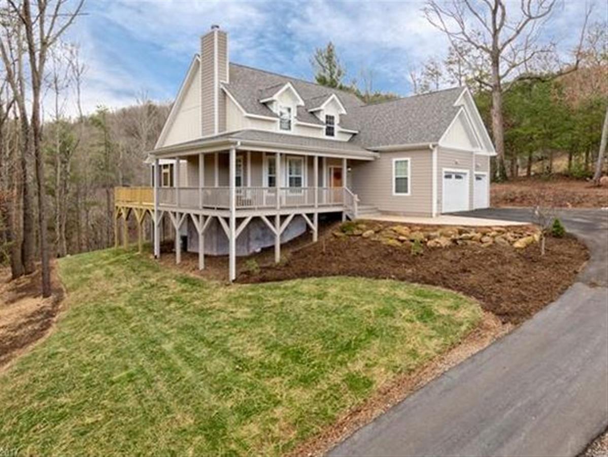 A picture of the property located at 11 TURTLEDOVE TRL, ASHEVILLE NC 28805.