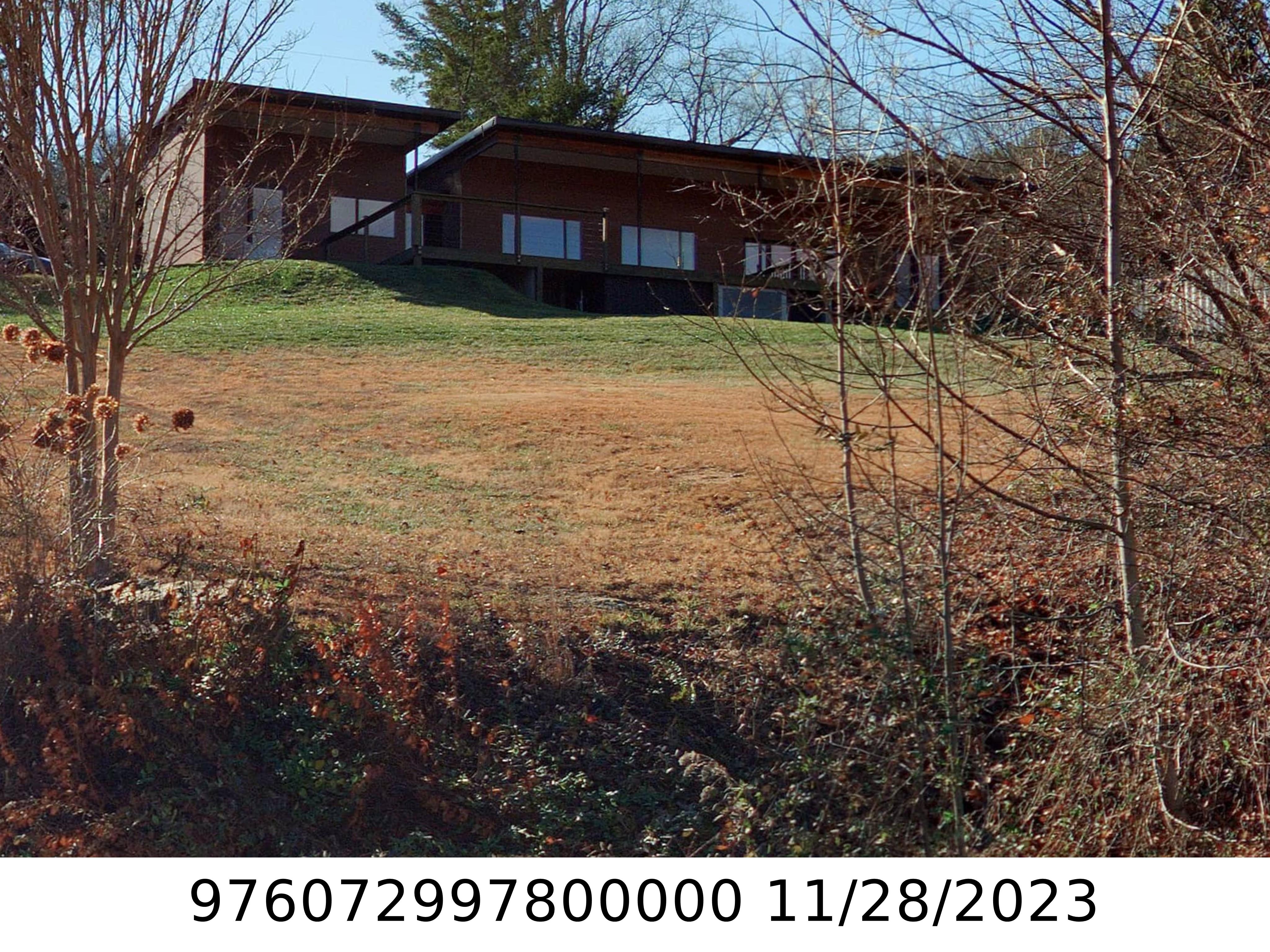 A picture of the property located at 3 TURTLEDOVE TRL, ASHEVILLE NC 28805.