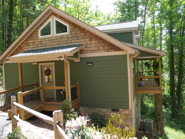 A picture of the property located at 15 HAPPY CROW LN, ASHEVILLE NC 28805.