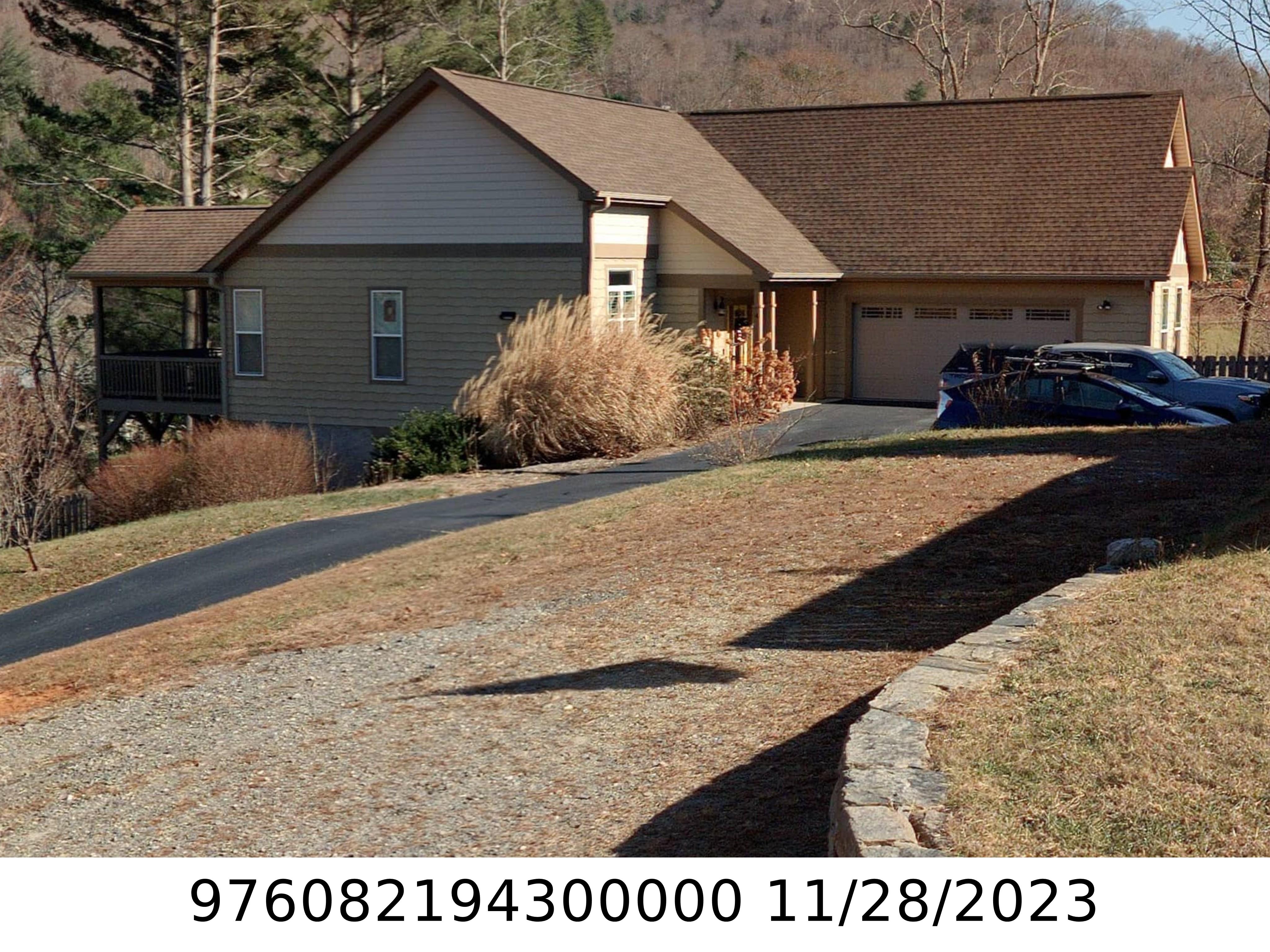 A picture of the property located at 4 TURTLEDOVE TRL, ASHEVILLE NC 28805.