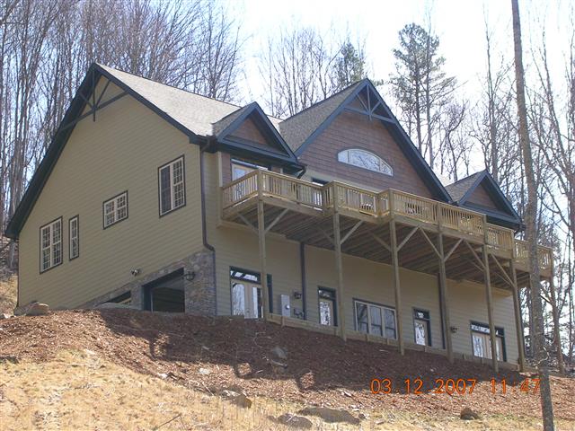 A picture of the property located at 70 HAWKS POINTE LN, WEAVERVILLE NC 28787.