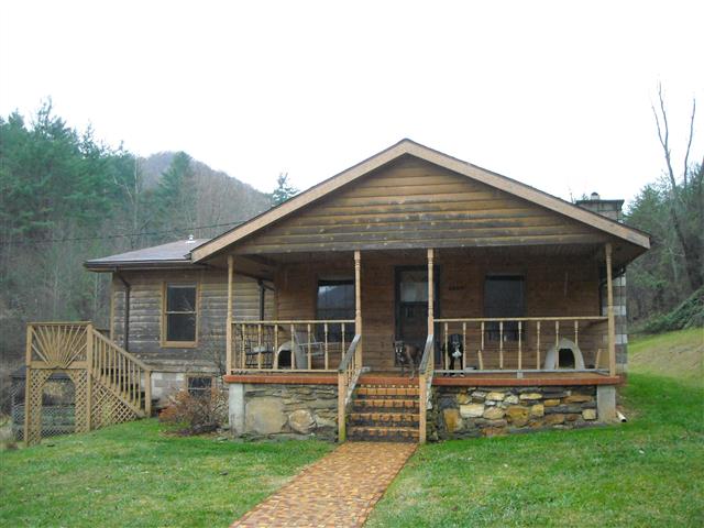 A picture of the property located at 31 CYRUS LN, WEAVERVILLE NC 28787.