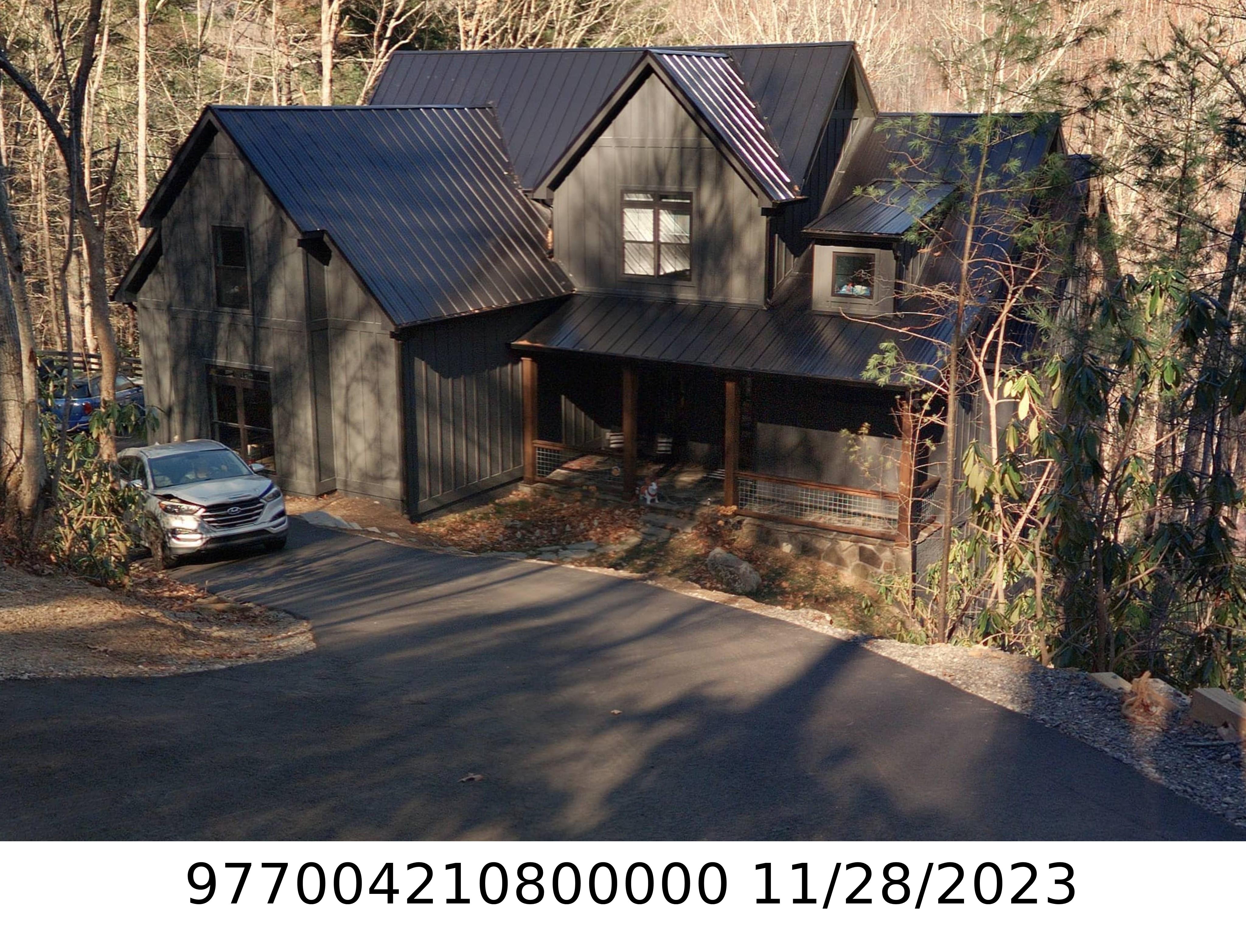 A picture of the property located at 110 DEER RUN LN, ASHEVILLE NC 28805.