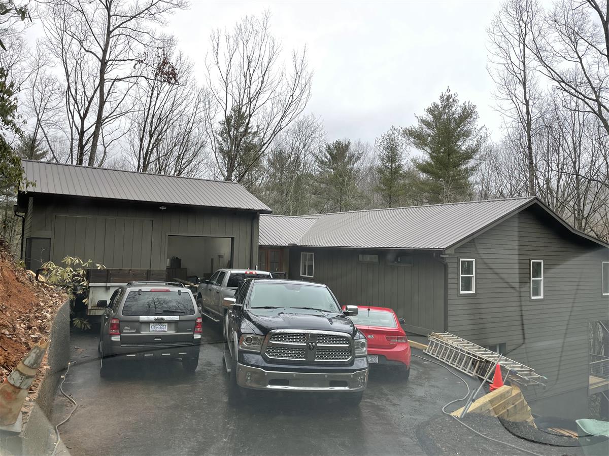 A picture of the property located at 112 DEER RUN LN, ASHEVILLE NC 28805.