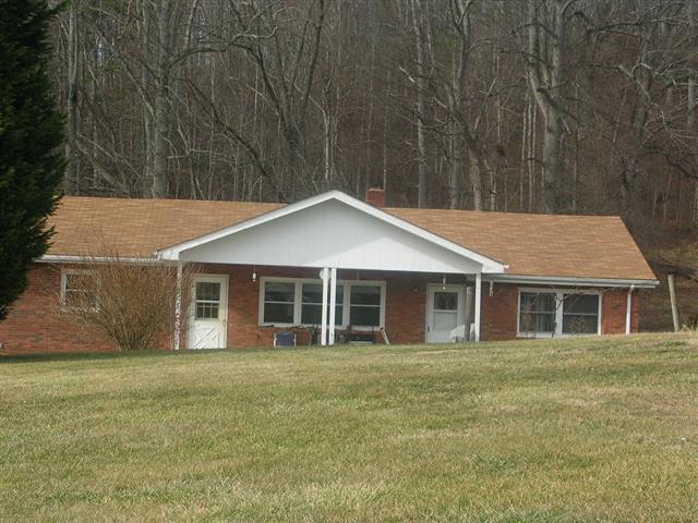 A picture of the property located at 8 LUCILLE DR, ASHEVILLE NC 28805.