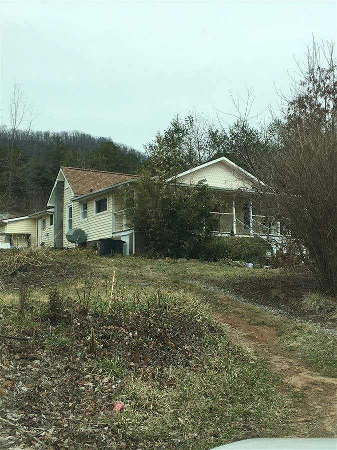 A picture of the property located at 341 DILLINGHAM CIR, ASHEVILLE NC 28805.
