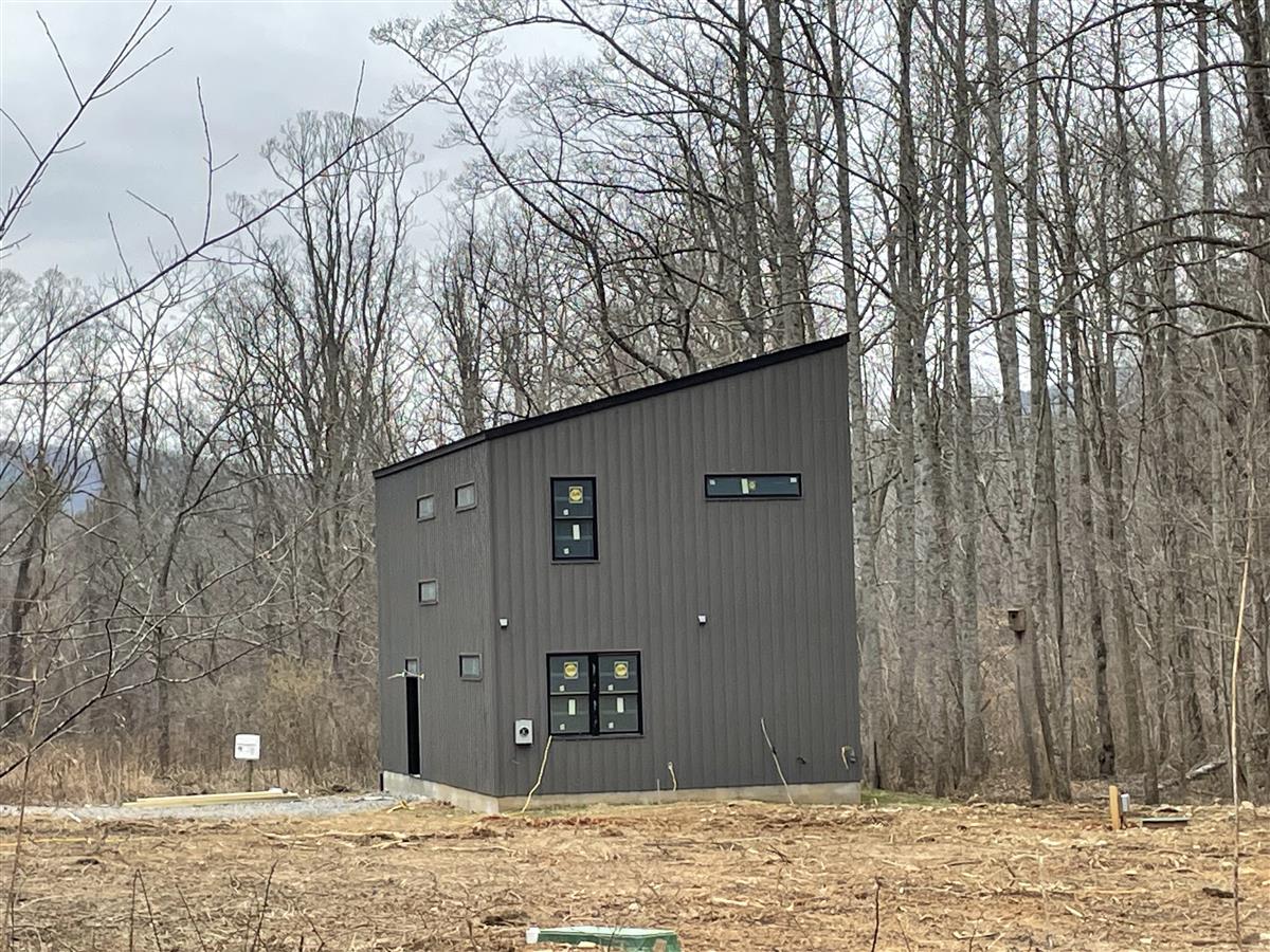 A picture of the property located at 252 SHOPE CREEK RD, ASHEVILLE NC 28805.