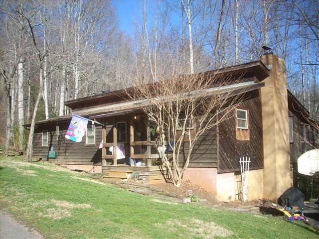A picture of the property located at 5 LOST MOUNTAIN LN, ASHEVILLE NC 28805.