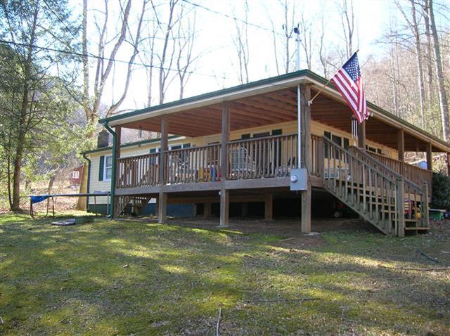 A picture of the property located at 8 LANDON MOUNTAIN LN, WEAVERVILLE NC 28787.
