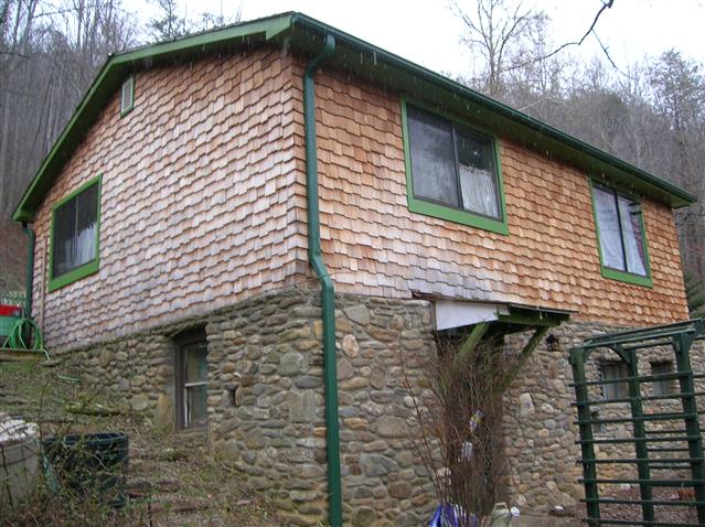 A picture of the property located at 17 MOONEY LN, WEAVERVILLE NC 28787.