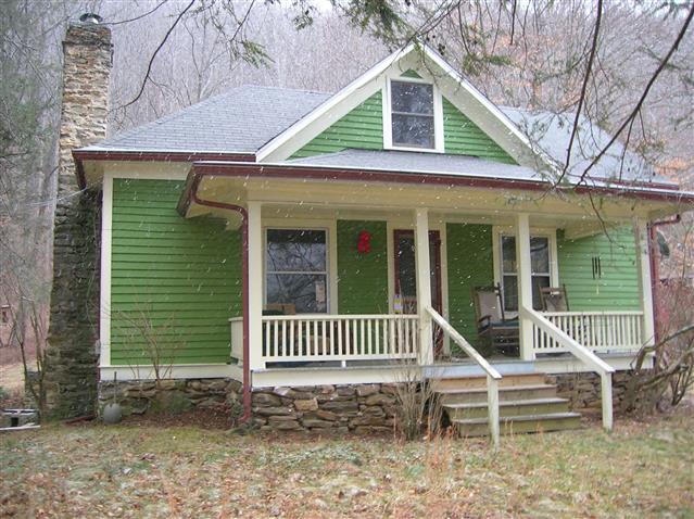 A picture of the property located at 21 MOONEY LN, WEAVERVILLE NC 28787.