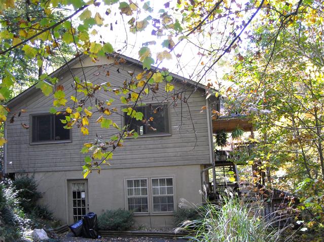 A picture of the property located at 7 MOUNTAIN VIEW DR, BARNARDSVILLE NC 28709.