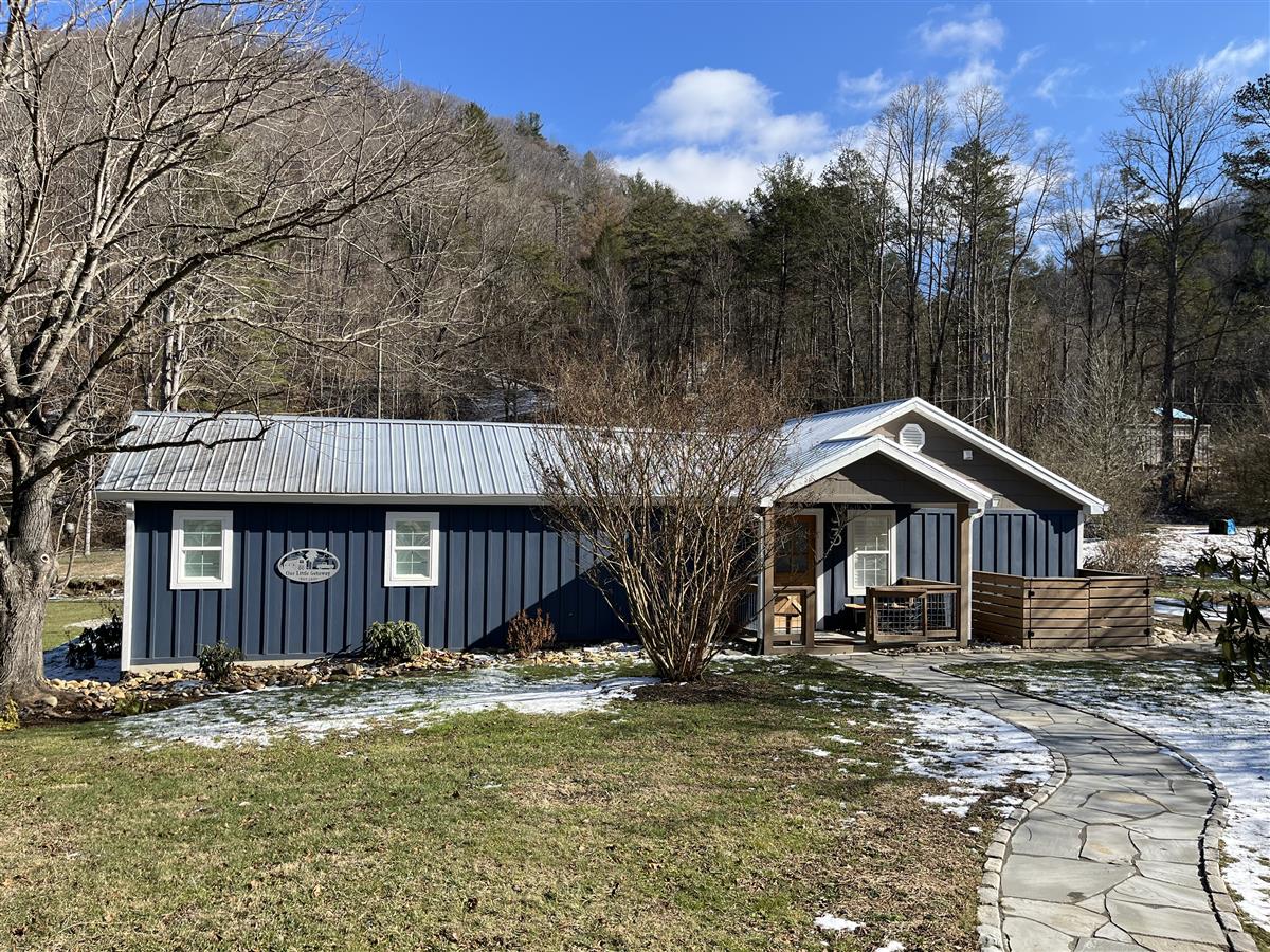 A picture of the property located at 3 RAINBOW LN, BARNARDSVILLE NC 28709.