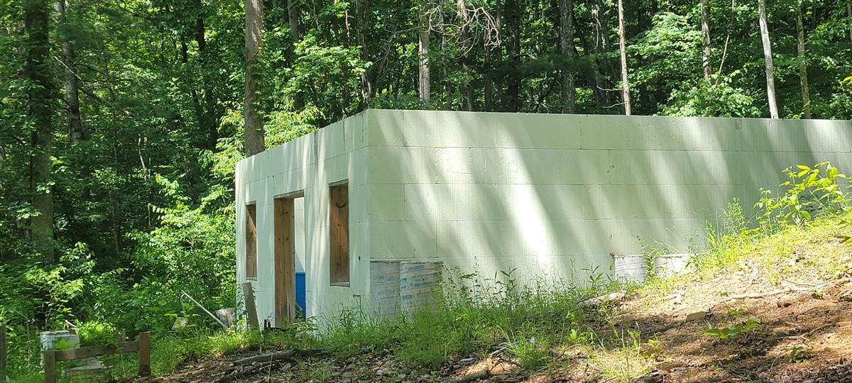 A picture of the property located at 140 ANDERSON COVE RD, BARNARDSVILLE NC 28709.