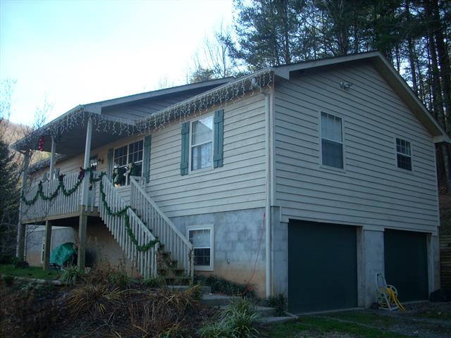 A picture of the property located at 27 WATCH KNOB LN, SWANNANOA NC 28778.
