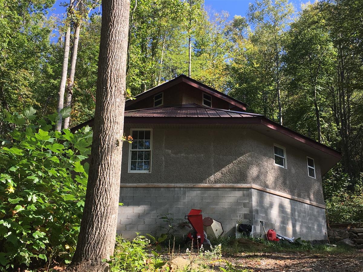 A picture of the property located at 31 EAGLE ROCK CV, SWANNANOA NC 28778.