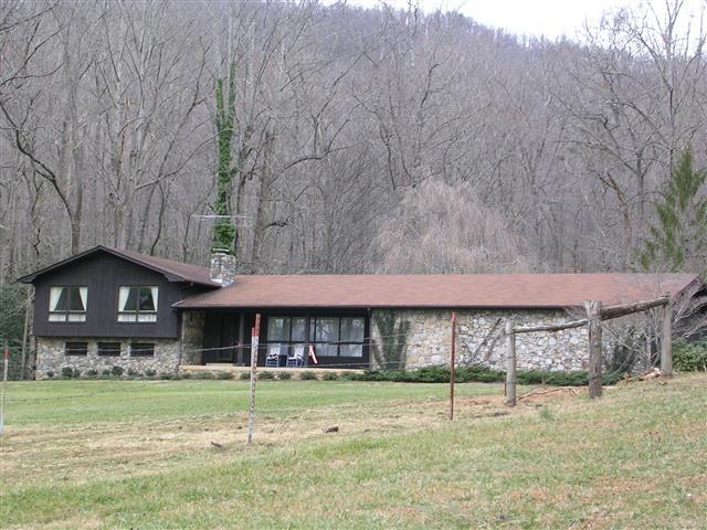 A picture of the property located at 15 EDEN ROCK LN, BLACK MOUNTAIN NC 28711.
