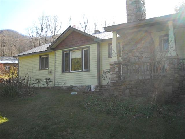 A picture of the property located at 1 WALKER CREEK RD, BARNARDSVILLE NC 28709.