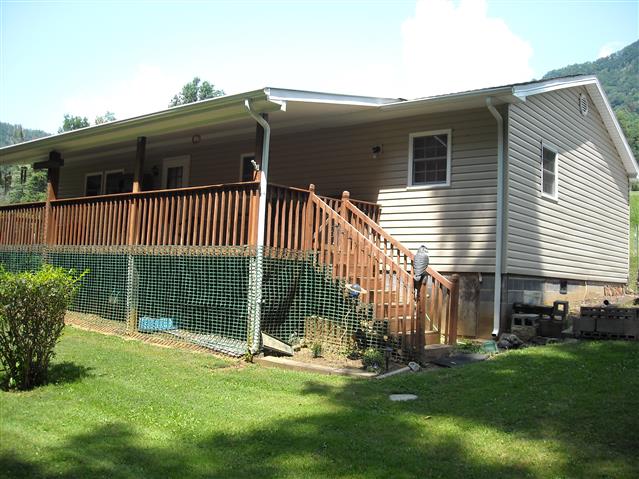 A picture of the property located at 1 MARTIN LN, BARNARDSVILLE NC 28709.