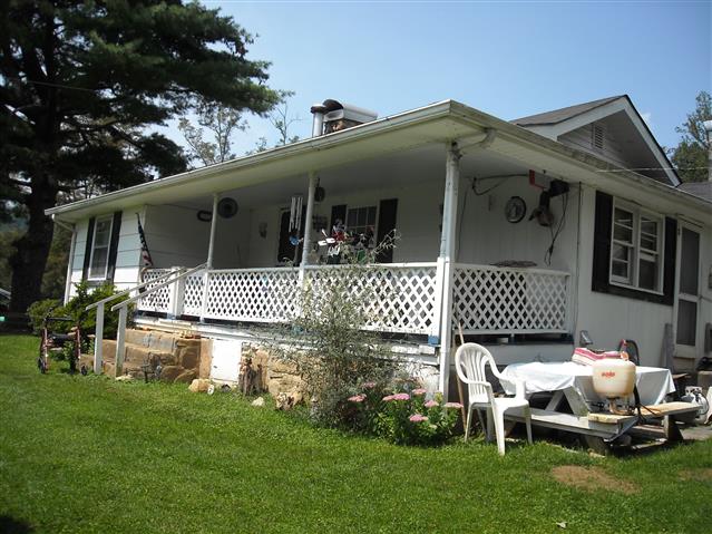 A picture of the property located at 7 MARTIN LN UNINCORPORATED.