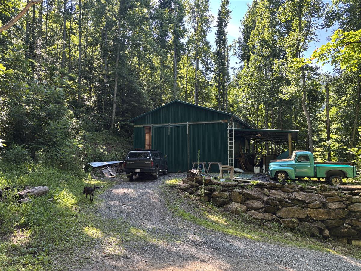 A picture of the property located at 25 MARTIN LN, BARNARDSVILLE NC 28709.